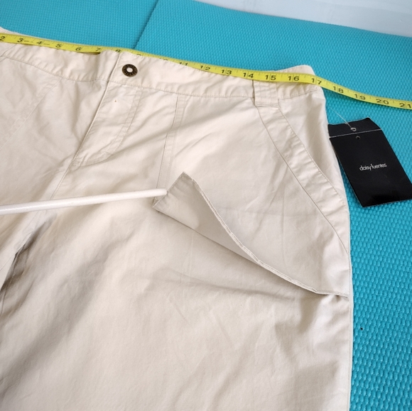 Daisy Fuentes Women's Khaki Tan Roll Up Pants Size 12P - Picture 5 of 13